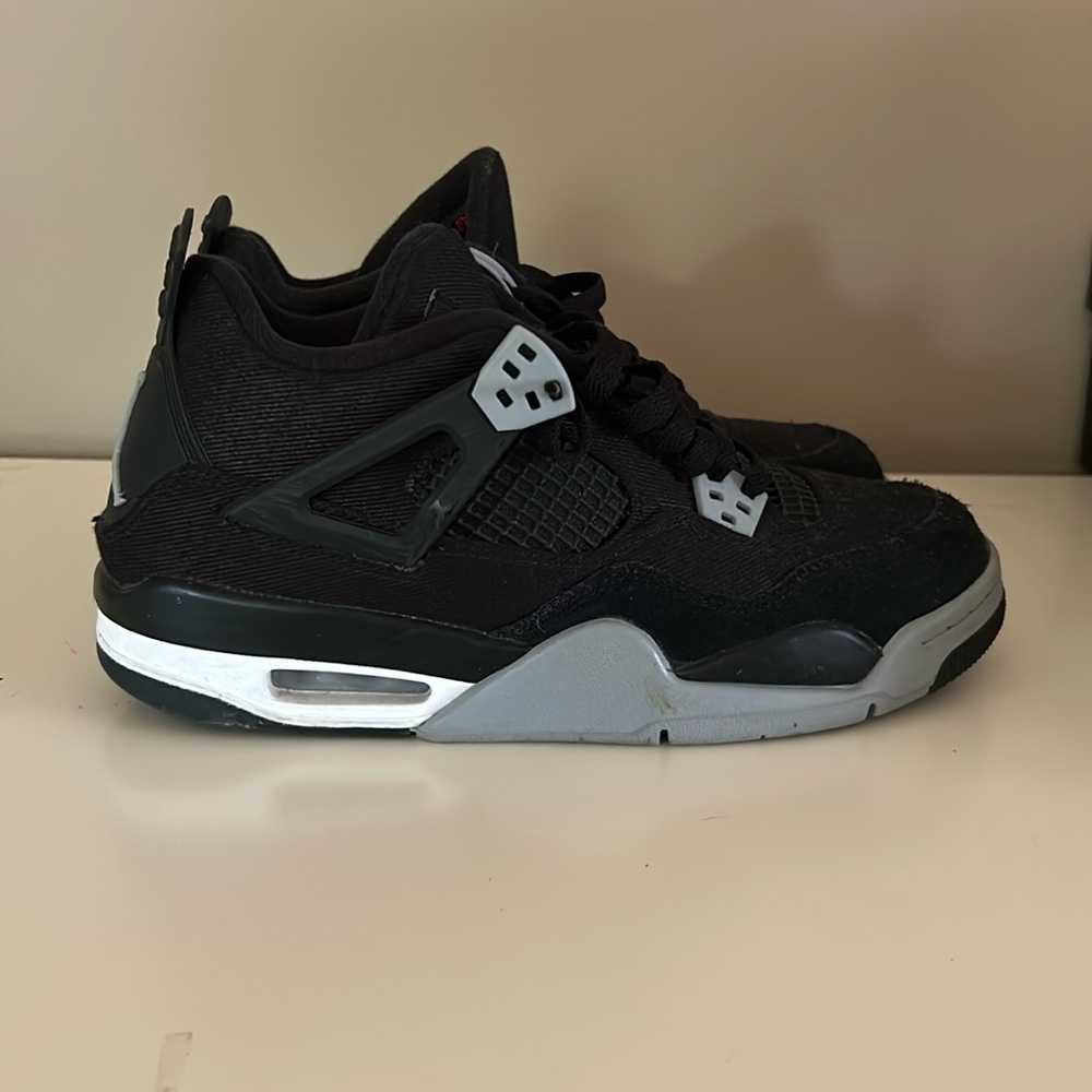 Jordan 4: size 7Y … big kid size
